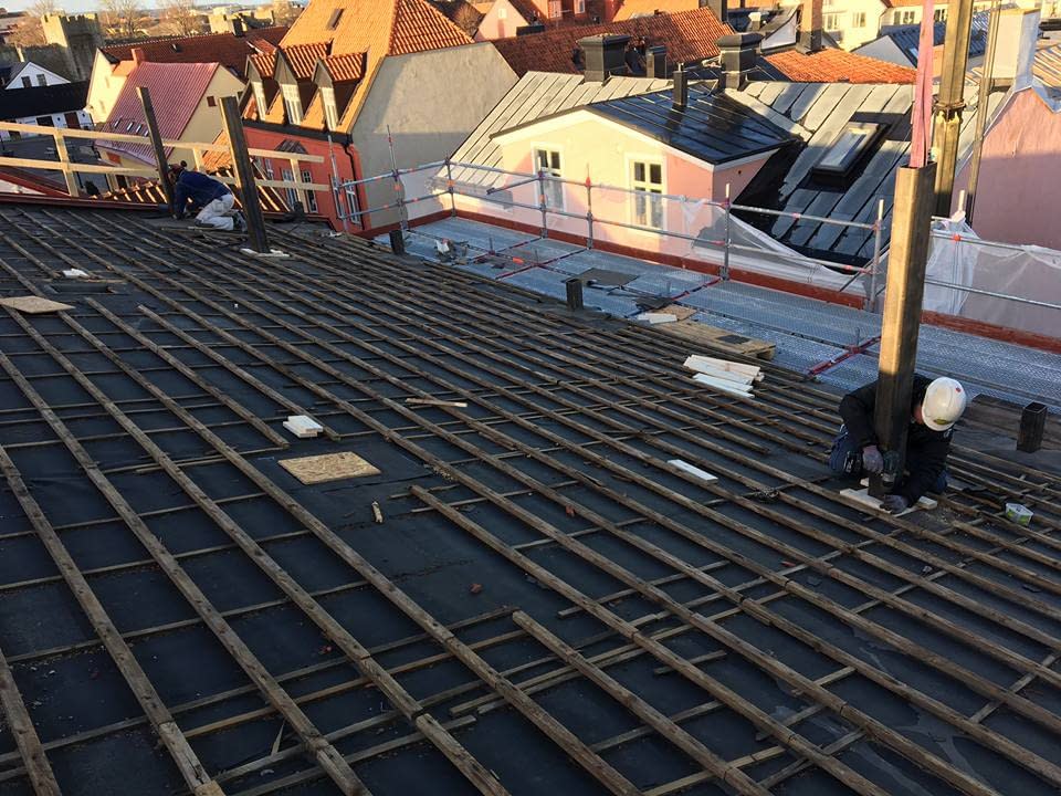 Idag har vi full aktivitet på taket meddelar Platschefen Markus Nyström. Stålp... 2